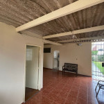 Residência ampla e bem conservada.