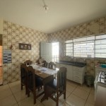 Residência com excelente localização.