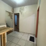 Casa de esquina, próxima a Av. Siqueira Campos.