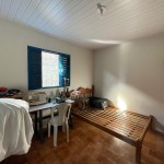 Casa com 02 dormitórios.