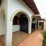 Ampla residência localizada na Vila Athaíde.