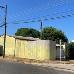 Casa de esquina, próxima a Av. Siqueira Campos.