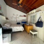 Ampla residência, localizada no Centro!