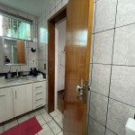 Ampla residência localizada na Vila Athaíde.