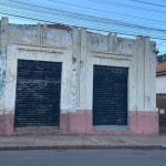 Amplo terreno com localização comercial.