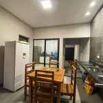 Residência novíssima e muito bem construída.