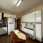 Ampla residência localizada na Vila Athaíde.