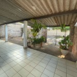 Casa com 02 dormitórios.