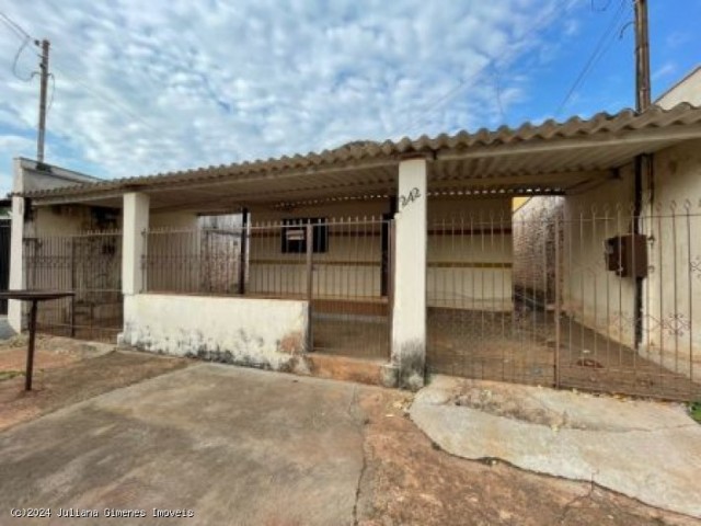 Casa localizada no Jardim Tênis Clube