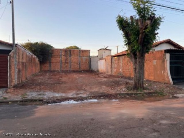 Terreno murado, medindo 200,00m² - Murilo Macedo