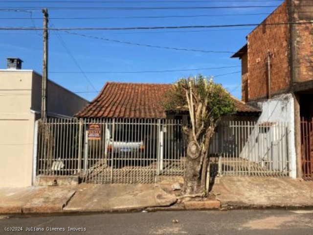 Casa com excelente localização. CENTRO